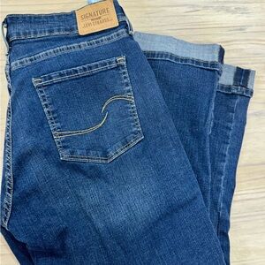 Signature by Levi Strauss women’s blue cropped Leg Jeans